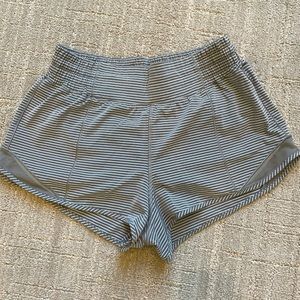 Lululemon Hotty Hot 2.5” high rise short